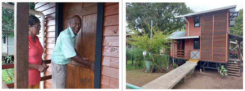Fotograf&iacute;a de una familia ingresando a su vivienda y de la vivienda en Barras del Colorado, Lim&oacute;n