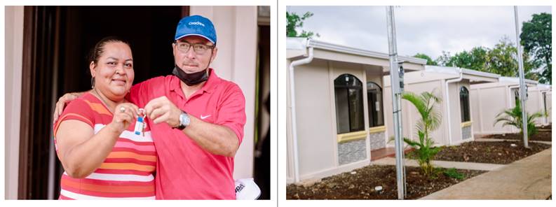 Fotograf&iacute;a de una pareja con las llaves de su casa y las viviendas del proyecto Tujankir en Katira, Guatuso, Alajuela.